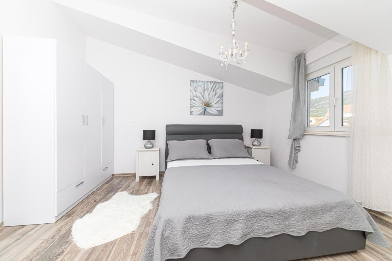 Perla Castellana Apartment Kastela Bagian luar foto
