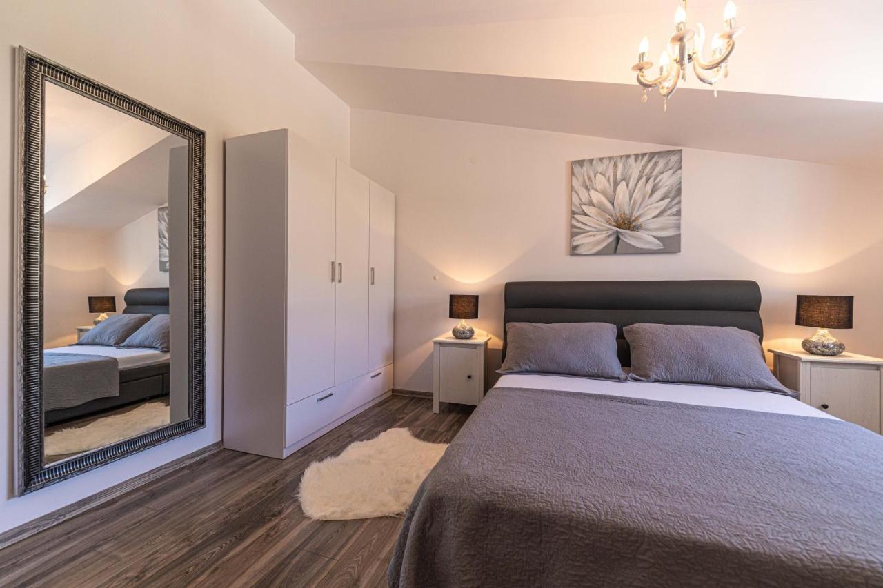 Perla Castellana Apartment Kastela Bagian luar foto